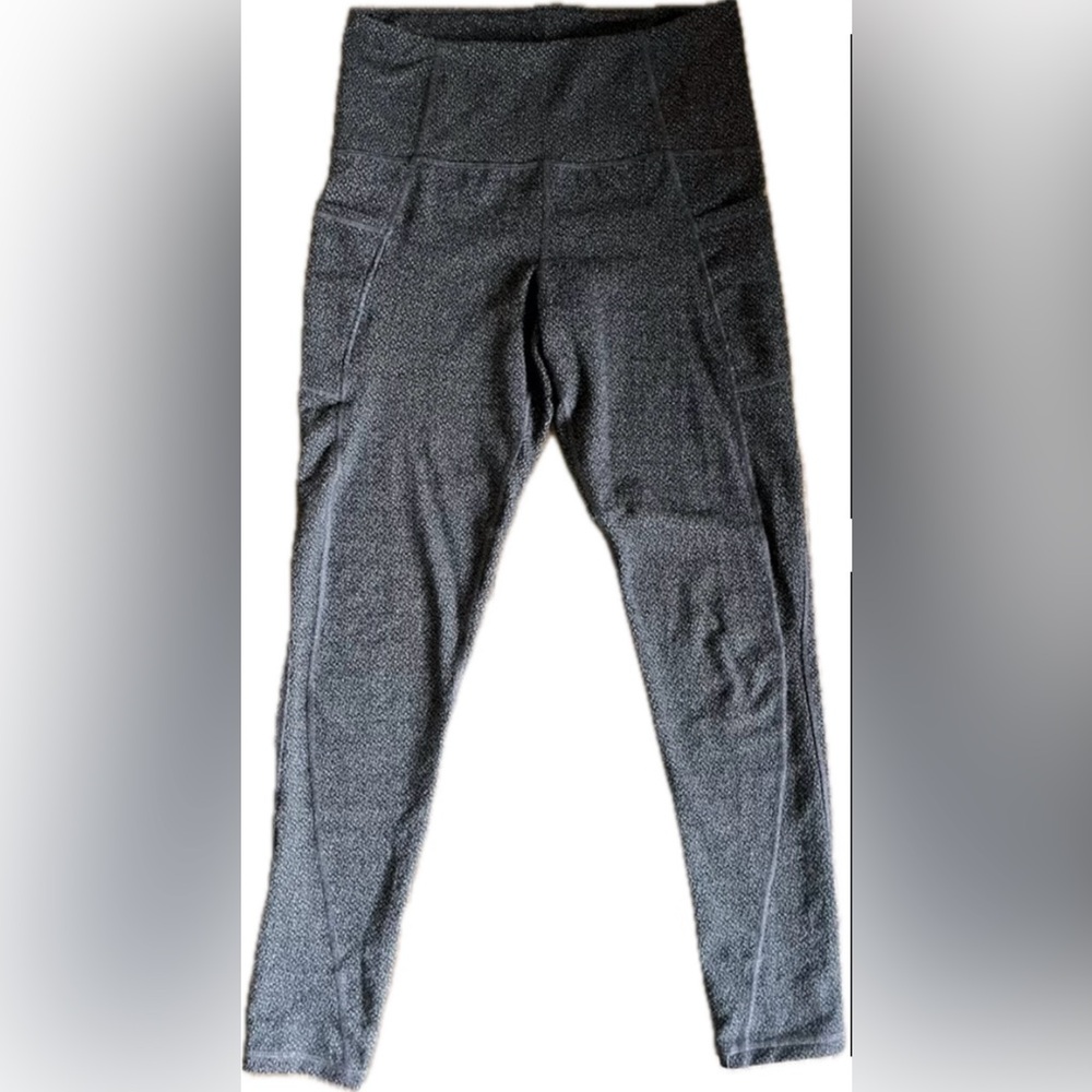 Champion leggings with side pockets and wide waistband. Women’s size large